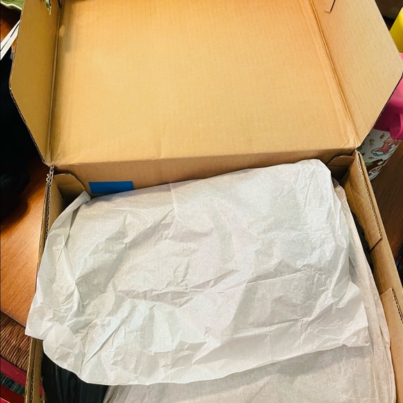 New Columbia Girl’s Black Rain Boots (Downpour) in Box (Youth Size 6) - Picture 3 of 4